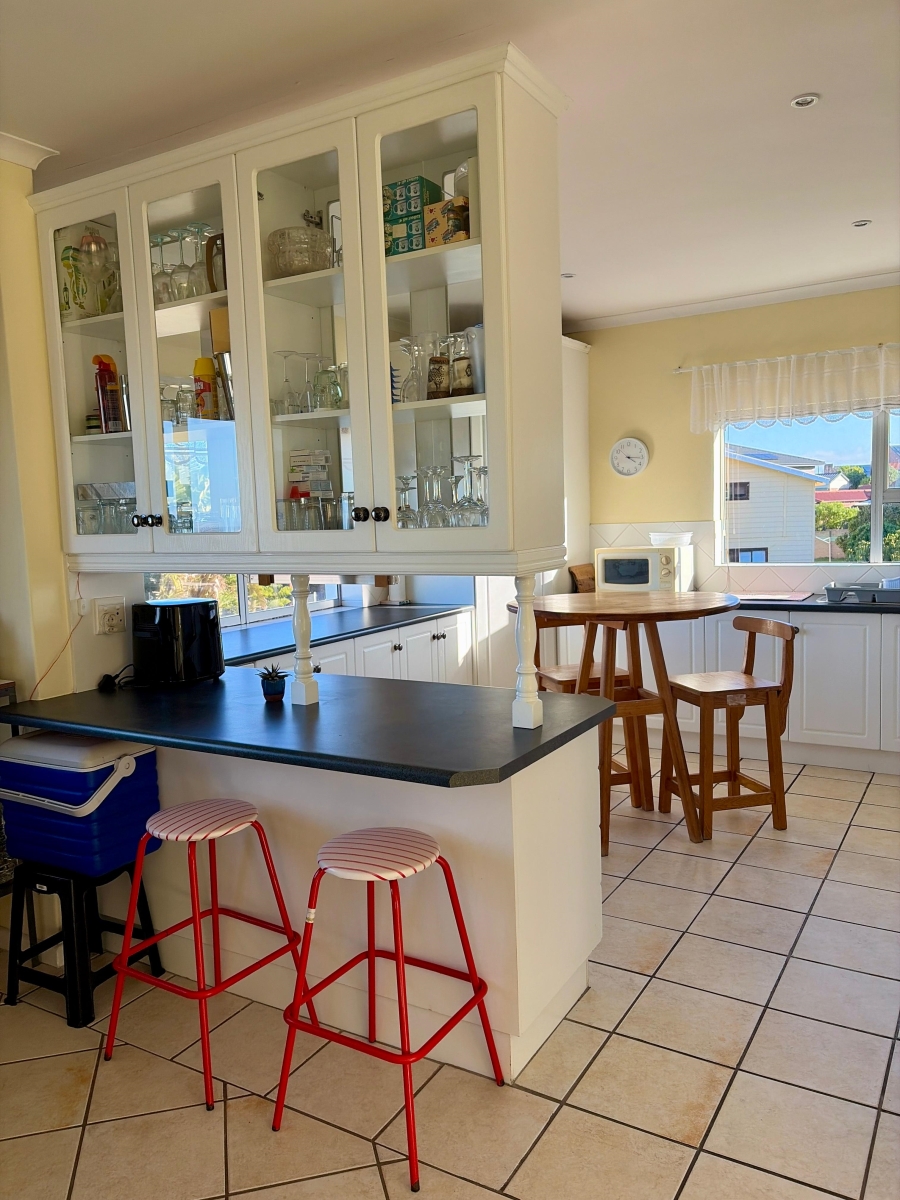 3 Bedroom Property for Sale in Boggomsbaai Western Cape